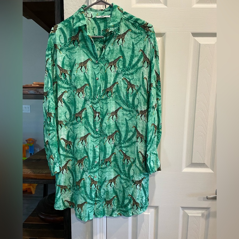 Jane + Delancey button up long sleeve  green Tunic blouse with all over giraffes